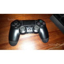 Playstation 4 nera, 1 joystick e tre giochi