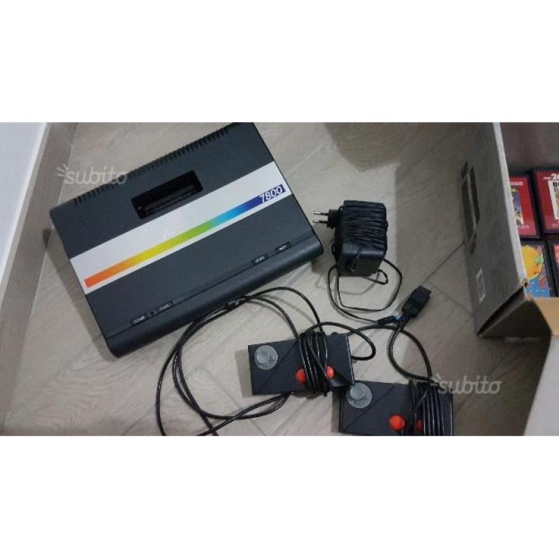 Atari 7800 con giochi e 2 joypad